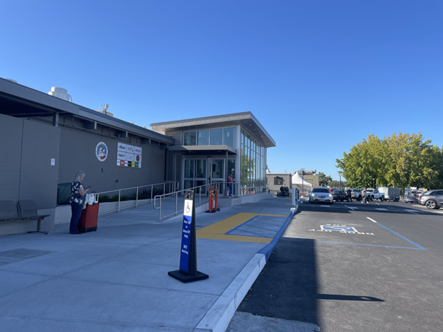 Accessible drop off and pick up zone at STS